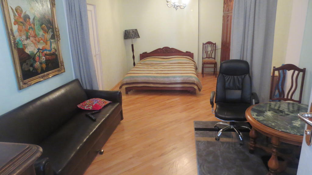 Evrika Apartments On Rustaveli Avenue تبليسي الغرفة الصورة